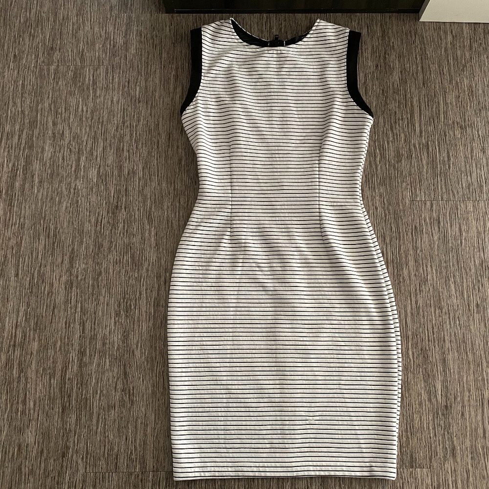 Aqua black and white dress size M